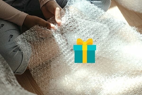 7 Funny Ways to Wrap a Gift to Make it More Memorable 3 wrap gifts in bubble wrap