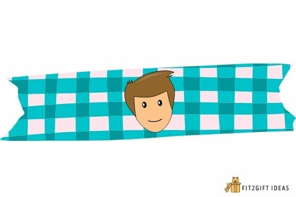 7 Funny Ways to Wrap a Gift to Make it More Memorable 4 using washi tape for gift wrapping with recipient face