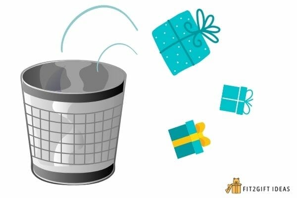 7 Funny Ways to Wrap a Gift to Make it More Memorable 5 presenting gifts in a trash bin