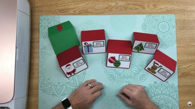 16 Creative Ways to Give Gift Cards and Presentation Ideas (to Blow Their Mind!) 3 Ornament Gift Card Holders